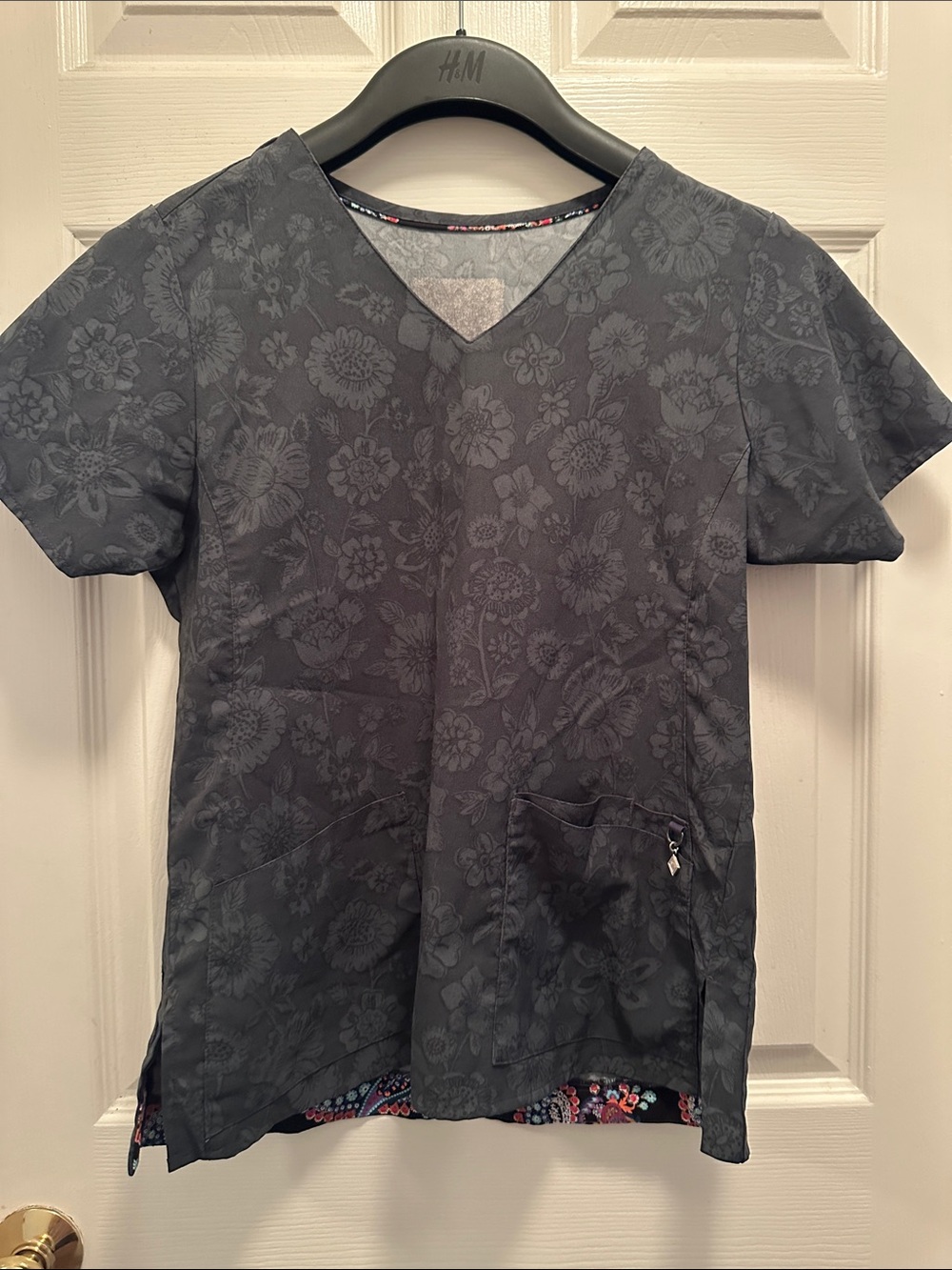 Vera Bradley Women's Dark Floral Scrub Top in Charcoal